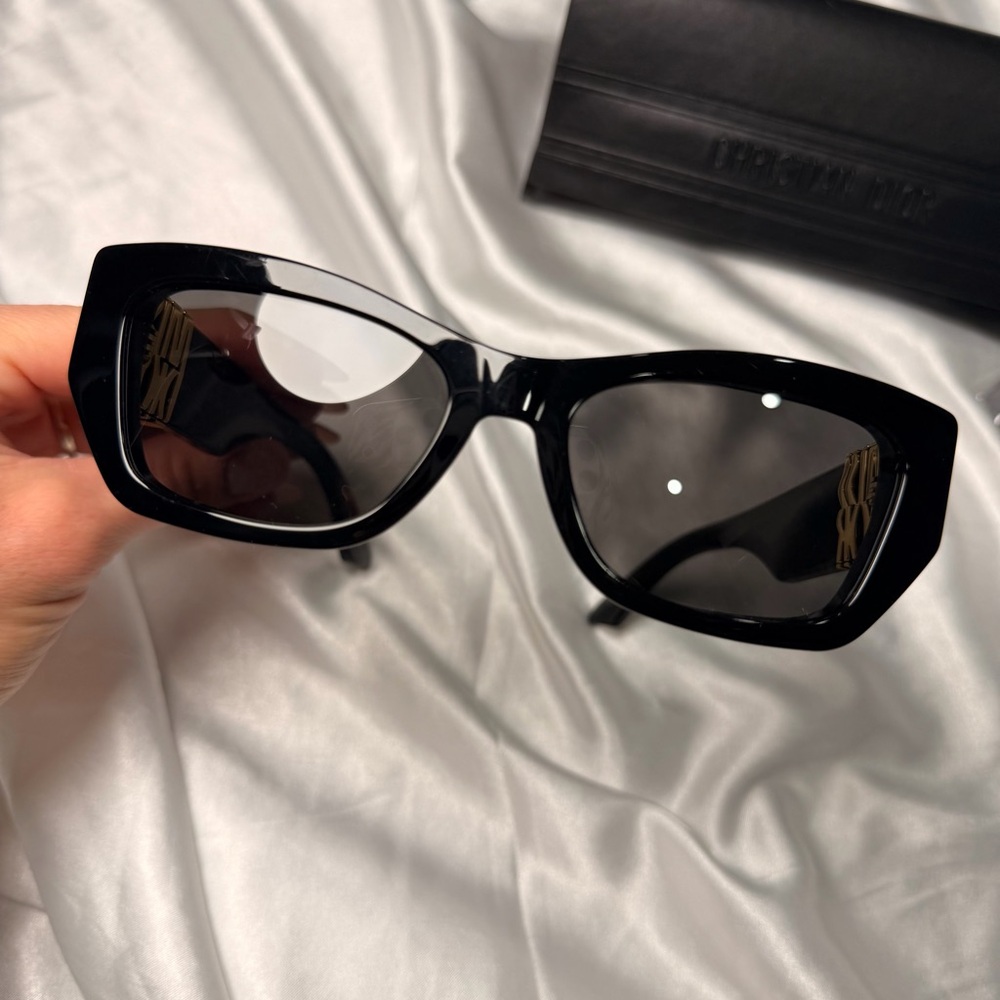 MISS DIOR CD40182I Sunglasses - Picture 4 of 16
